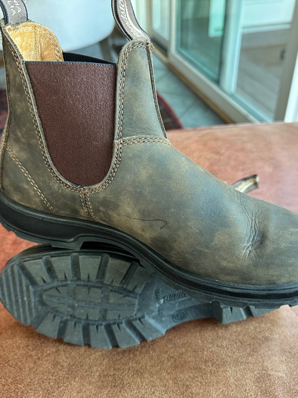 Like New Women's Blundstone Classic #585 Chelsea Boots size 8 in Rustic Brown
